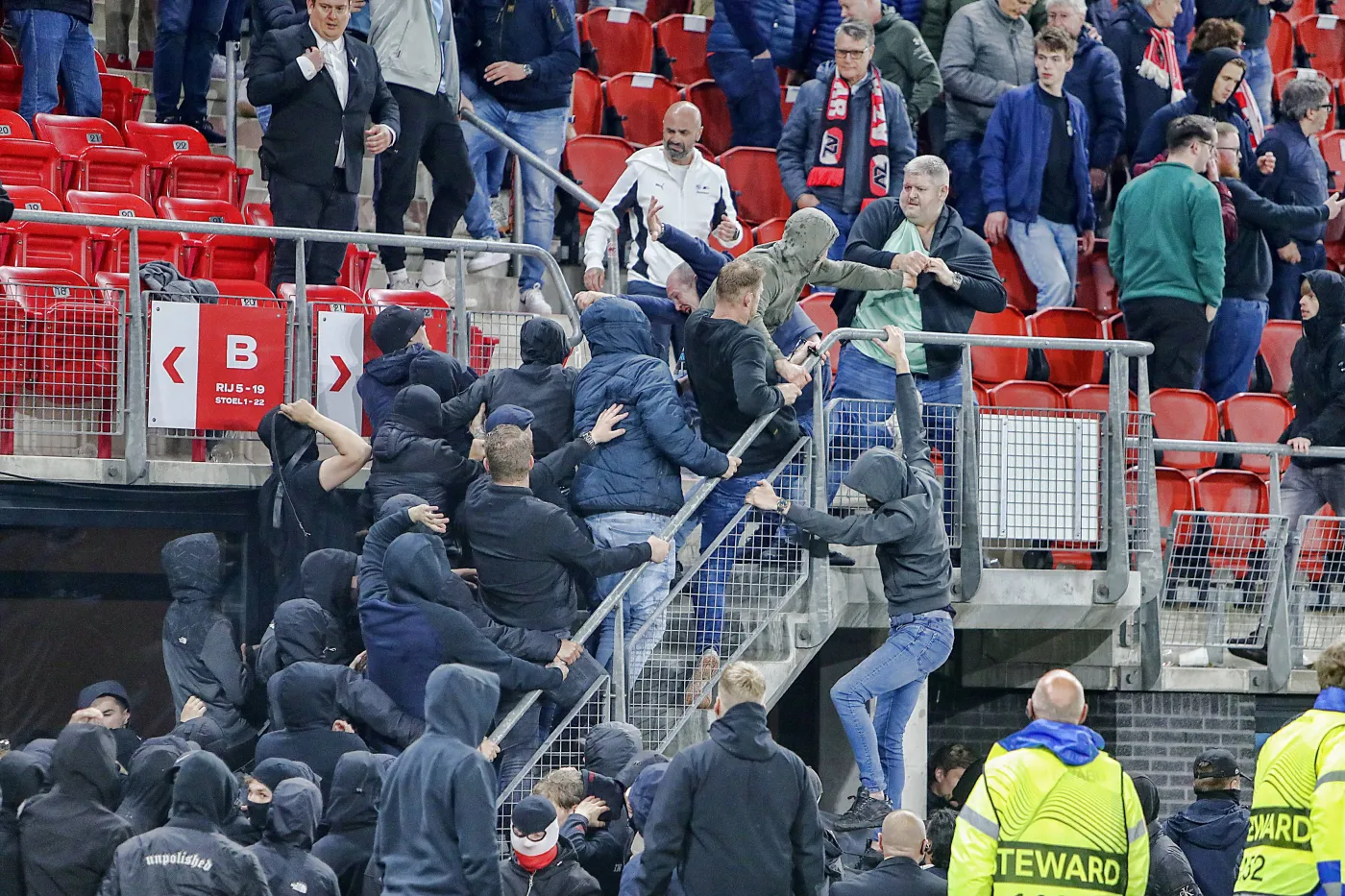 43 kibiców ukaranych zakazem stadionowym. Zaatakowali rodziny piłkarzy