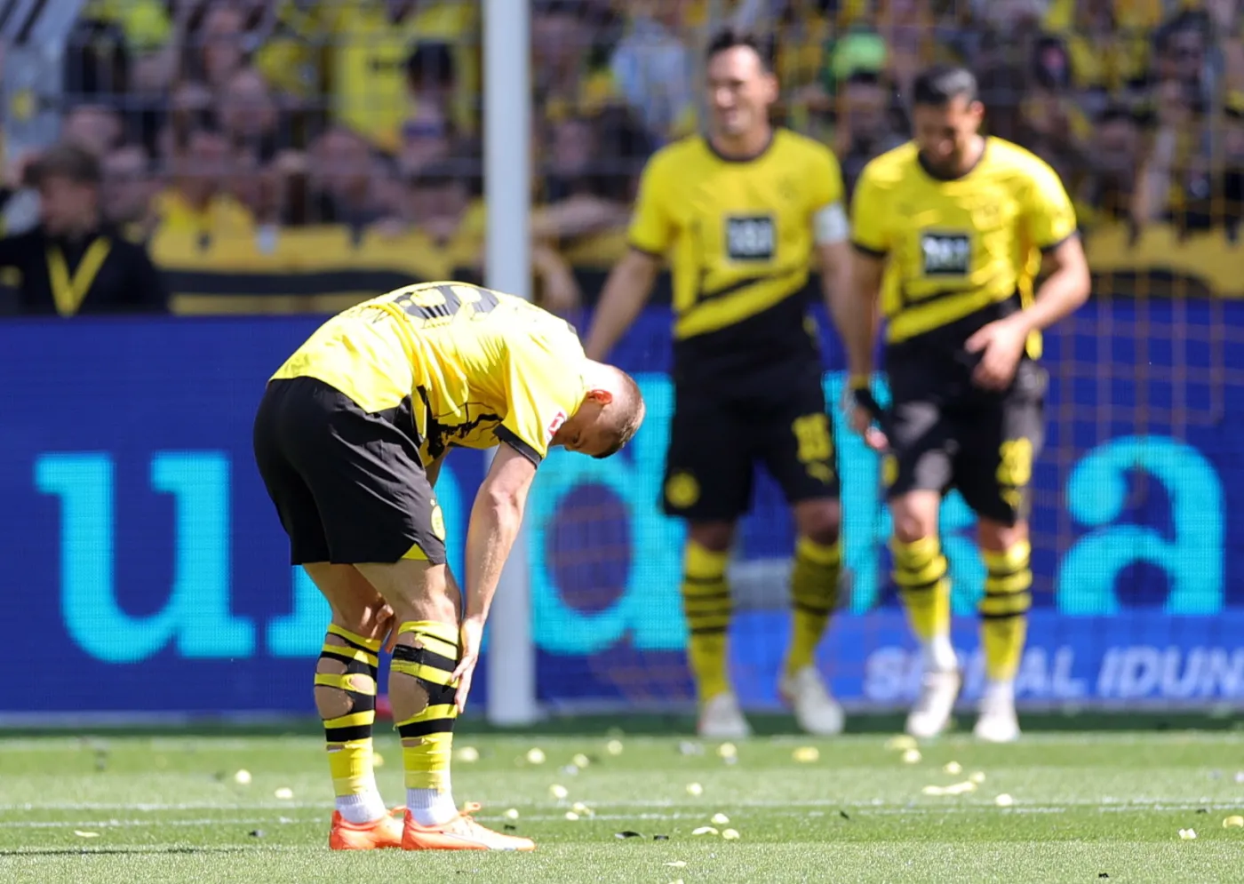 Szok! I po mistrzostwie... Borussia wyłożyła się na ostatniej prostej. Bayern mistrzem!