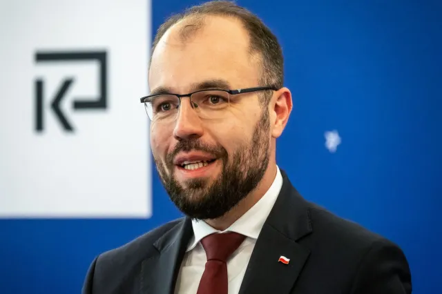 "Krytykowali program 500 plus, a teraz...". Prezes RCL: To farsa