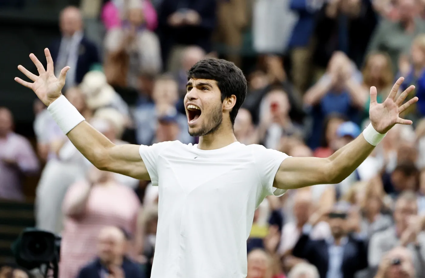 Hit w finale Wimbledonu. Alcaraz powalczy z broniącym tytułu Djokovicem