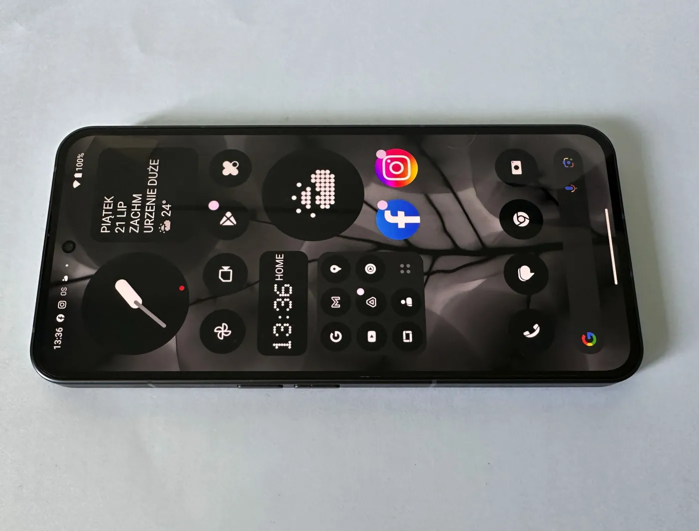 Nothing Phone (2)