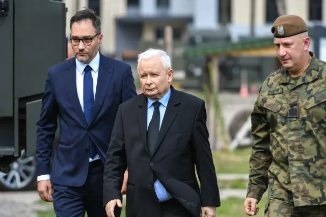 Te słowa Tuska o prezydencie zdenerwowały Kaczyńskiego. "Ktoś, kto używa takiego języka, powinien być usunięty"