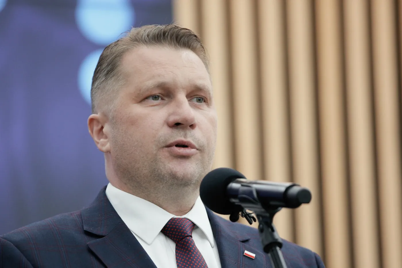 Przemyslaw Czarnek podczas podpisania umow w ramach Branzowych Centrow Umiejetności