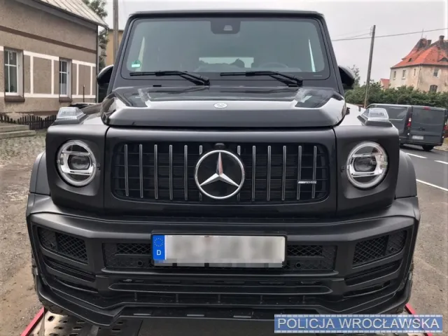 Złodzieje samochodów w Polsce atakują nową metodą. Auta znikają w Afryce