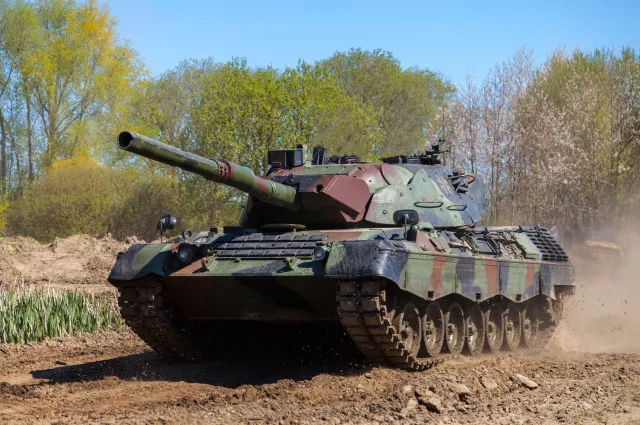 Ukrainie obiecano kilkaset czołgów Leopard. Dostała 60