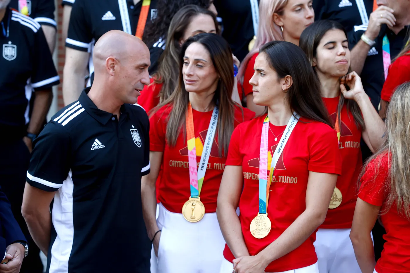 Spanish acting prime minister receives Women's Spanish National Soccer Team