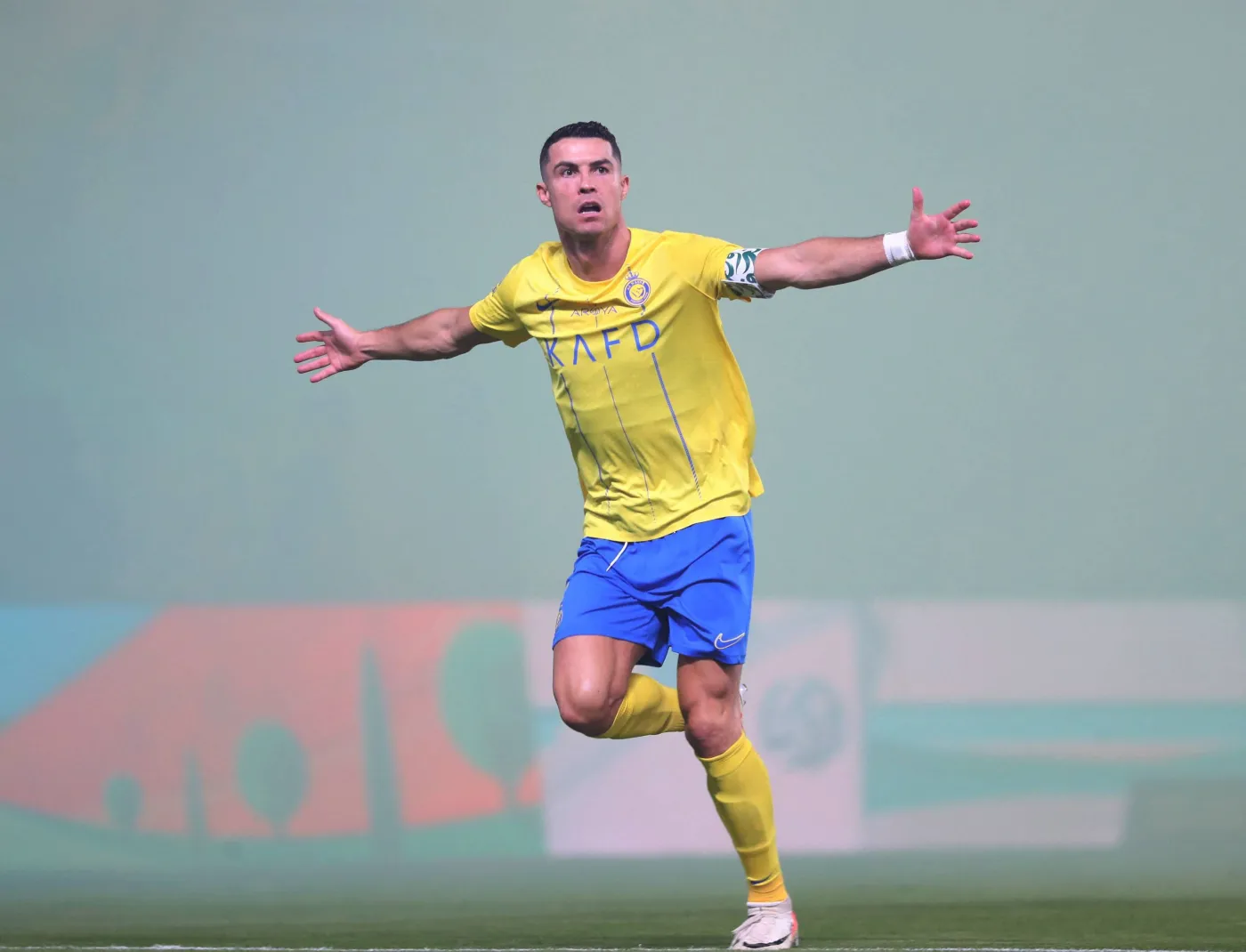 Czy Cristiano Ronaldo może nie trafić z trzech metrów do pustej bramki? MOŻE! [WIDEO]