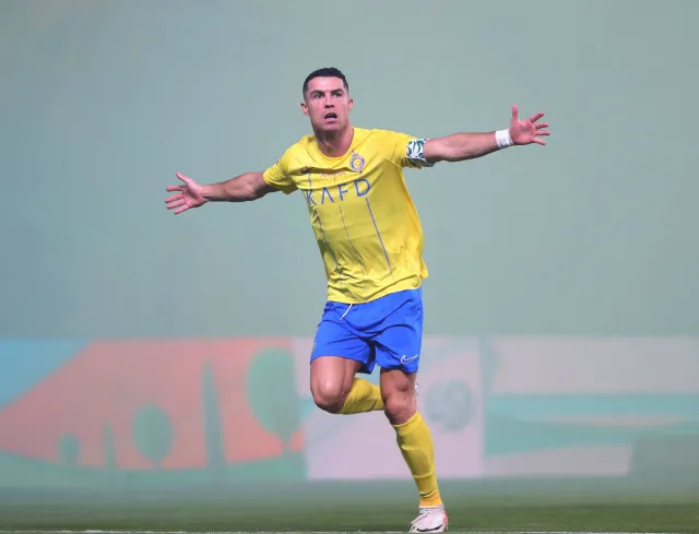 Czy Cristiano Ronaldo może nie trafić z trzech metrów do pustej bramki? MOŻE! [WIDEO]