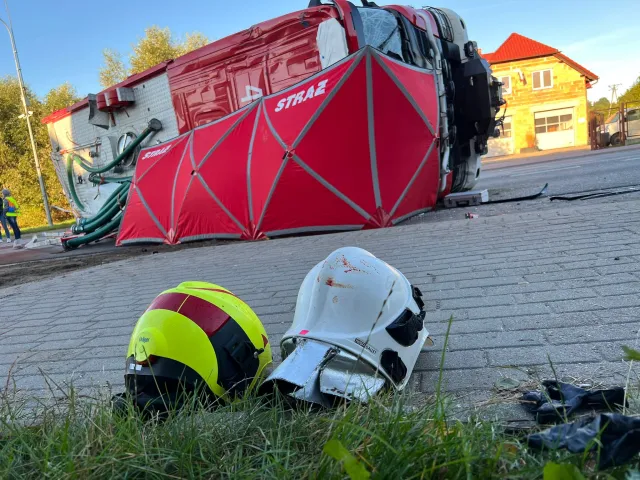 Dwóch strażaków z OSP Żukowo nie żyje. Jechali do wypadku