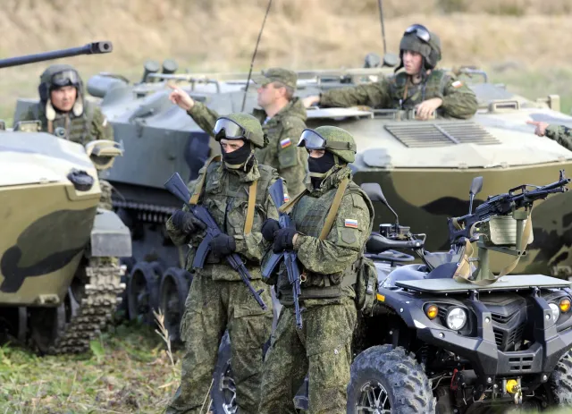 Rosjanie próbują otoczyć Ukraińców. "Przerzucają przez Mariupol posiłki w rejon Wuhłedaru"