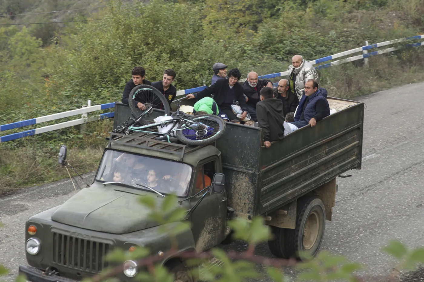 Thousands of ethnic Armenians flee breakaway region of Nagorno-Karabakh