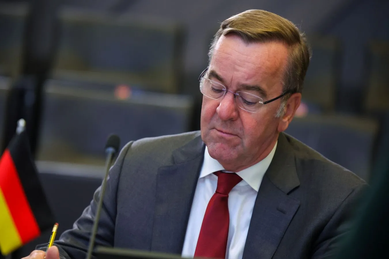 Szef niemieckiego MON: Izrael poprosił nas o amunicję dla okrętów i zapasy krwi