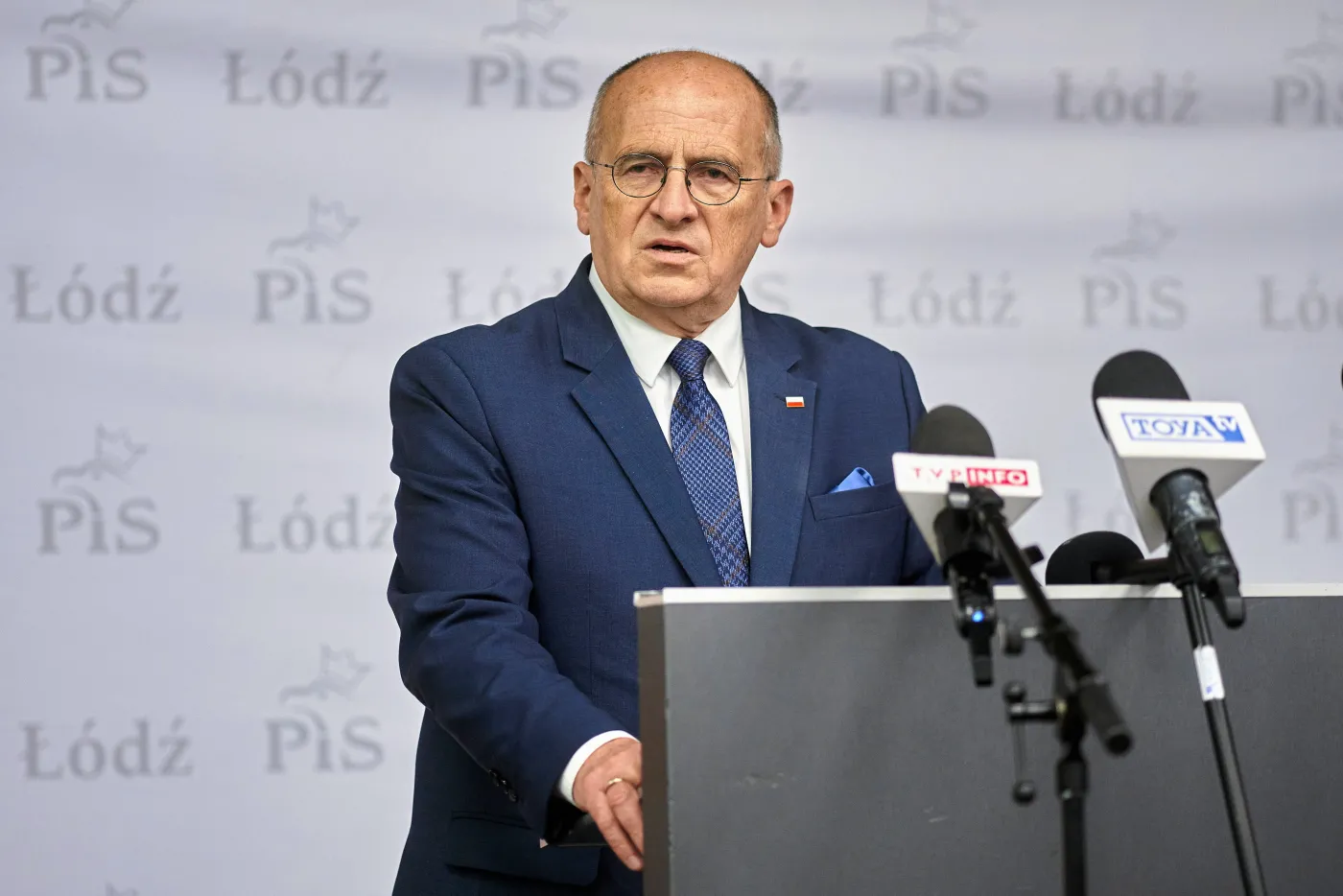 Zbigniew Rau ma koronawirusa. Polska dyplomacja w kłopocie
