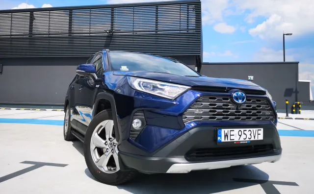 Polacy oceniają auta: Toyota niezawodna, Mercedes elegancki, a BMW najszybsze