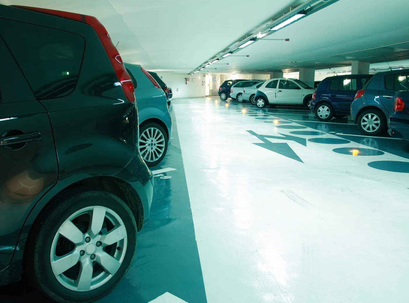 3674985-parking-podziemny.jpg