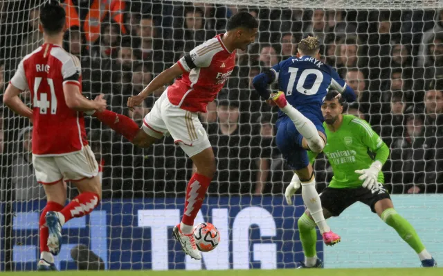 Arsenal Londyn uratował remis, ale stracił fotel lidera