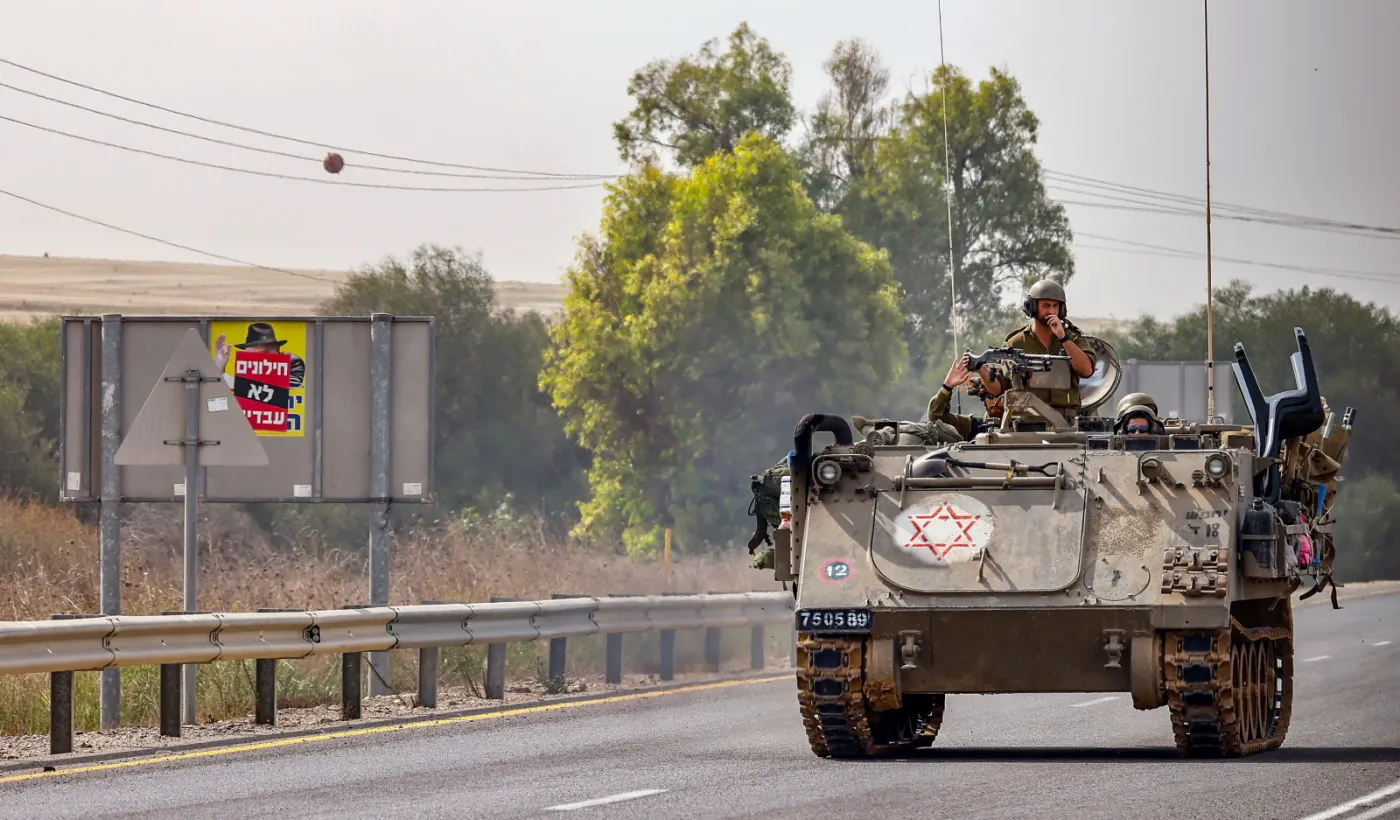 Israeli forces settle along the border with Gaza