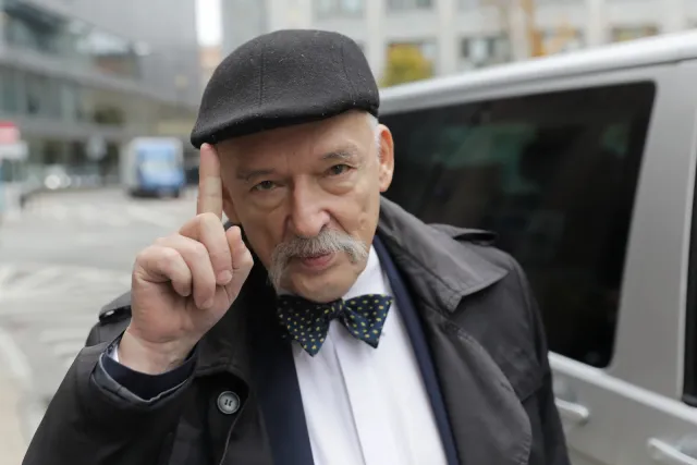Korwin-Mikke kontratakuje: Badam, czy da się zaprowadzić porządek w Nowej Nadziei