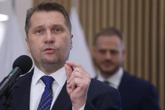 Minister Czarnek broni Oskara Szafarowicza i "wolności słowa". "To komunistyczny zamordyzm!"