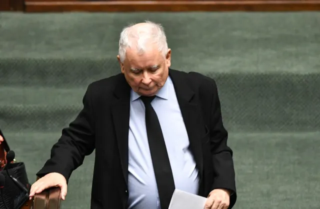 Kaczyński o zmianie traktatów UE: Niektórzy europosłowie zdradzili polskie interesy
