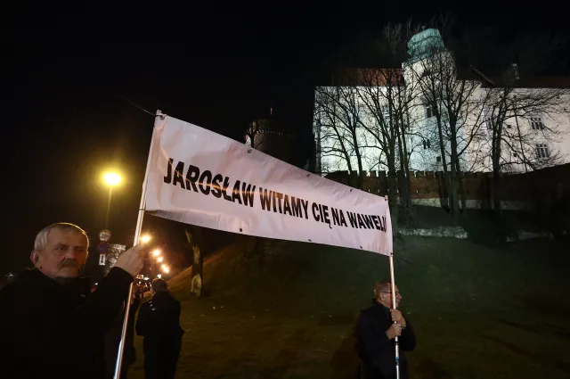 Krakowska miesięcznica. Radny PiS o małpoludach i anty-Polakach