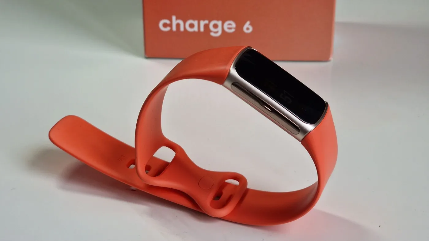 Fitbit Charge 6. Wiele funkcji w małej opasce [TESTUJEMY]