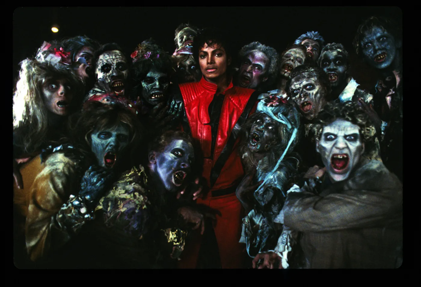 4338132-michael-jackson.jpg