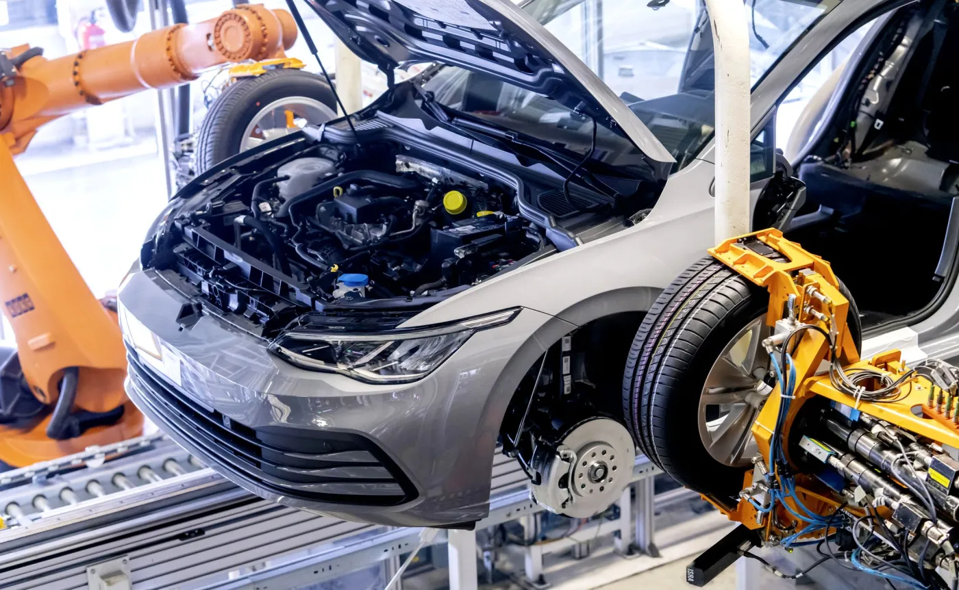 Volkswagen Golf 8 już poprawiony. Opinie kierowców zaważyły