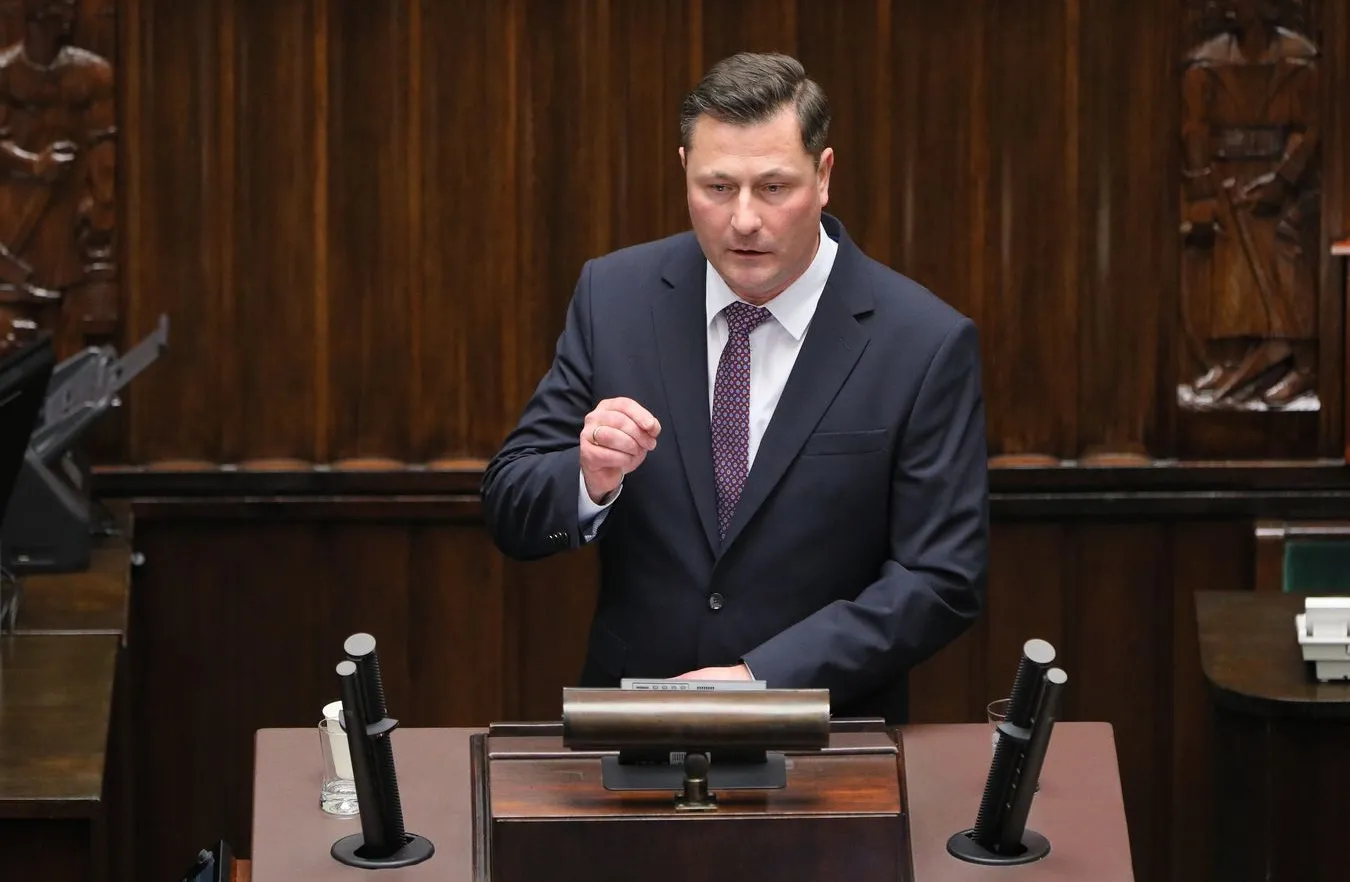 Ostro podczas debaty o mediach publicznych. "Standardy dla republik bananowych"