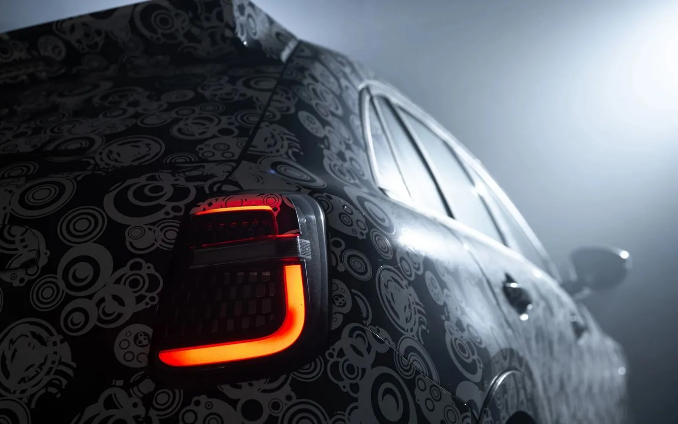 Nowy Abarth 600e ma mie 240 KM