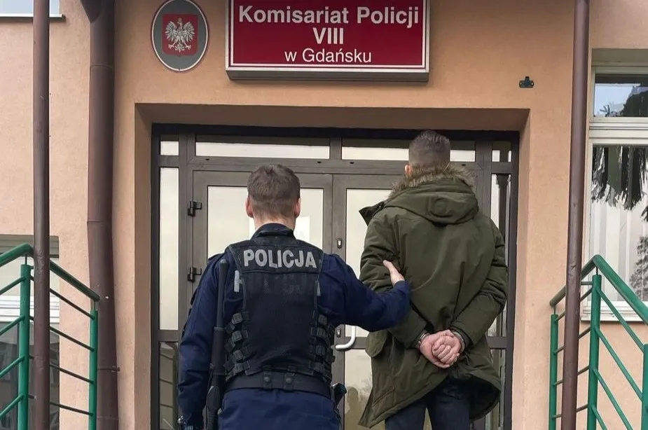 Groził taksówkarzowi. W trakcie zatrzymania u 27-latka znaleziono rewolwer