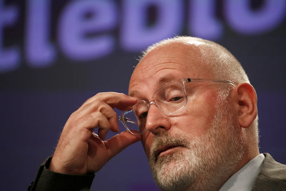 Kontrowersyjna odprawa Timmermansa. Tyle pobierał z kasy KE