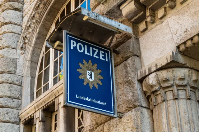 Jego dziadka zamordowano w Monachium. On sam został pobity w Berlinie
