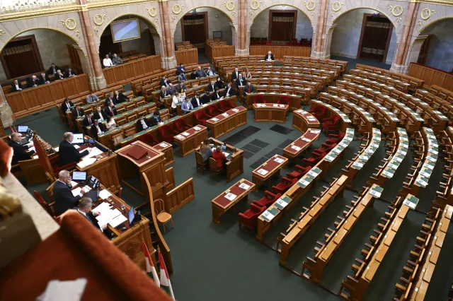 "Presja na Orbana". Ambasadorowie państw NATO pojawili się na posiedzeniu parlamentu