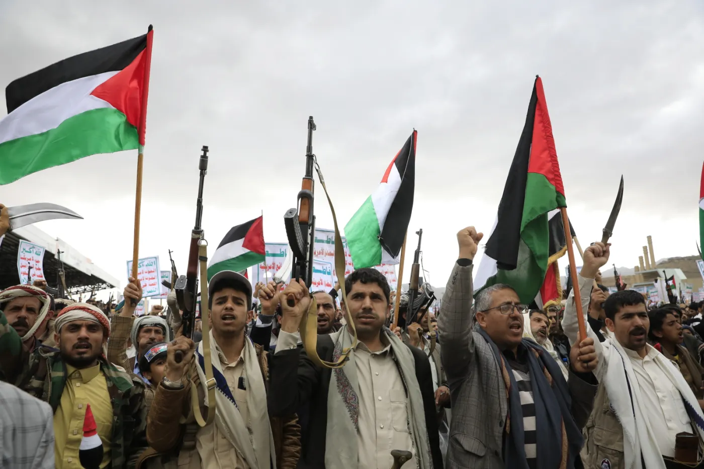 Mass protests in Sana'a against the US terrorist designation of the Houthis