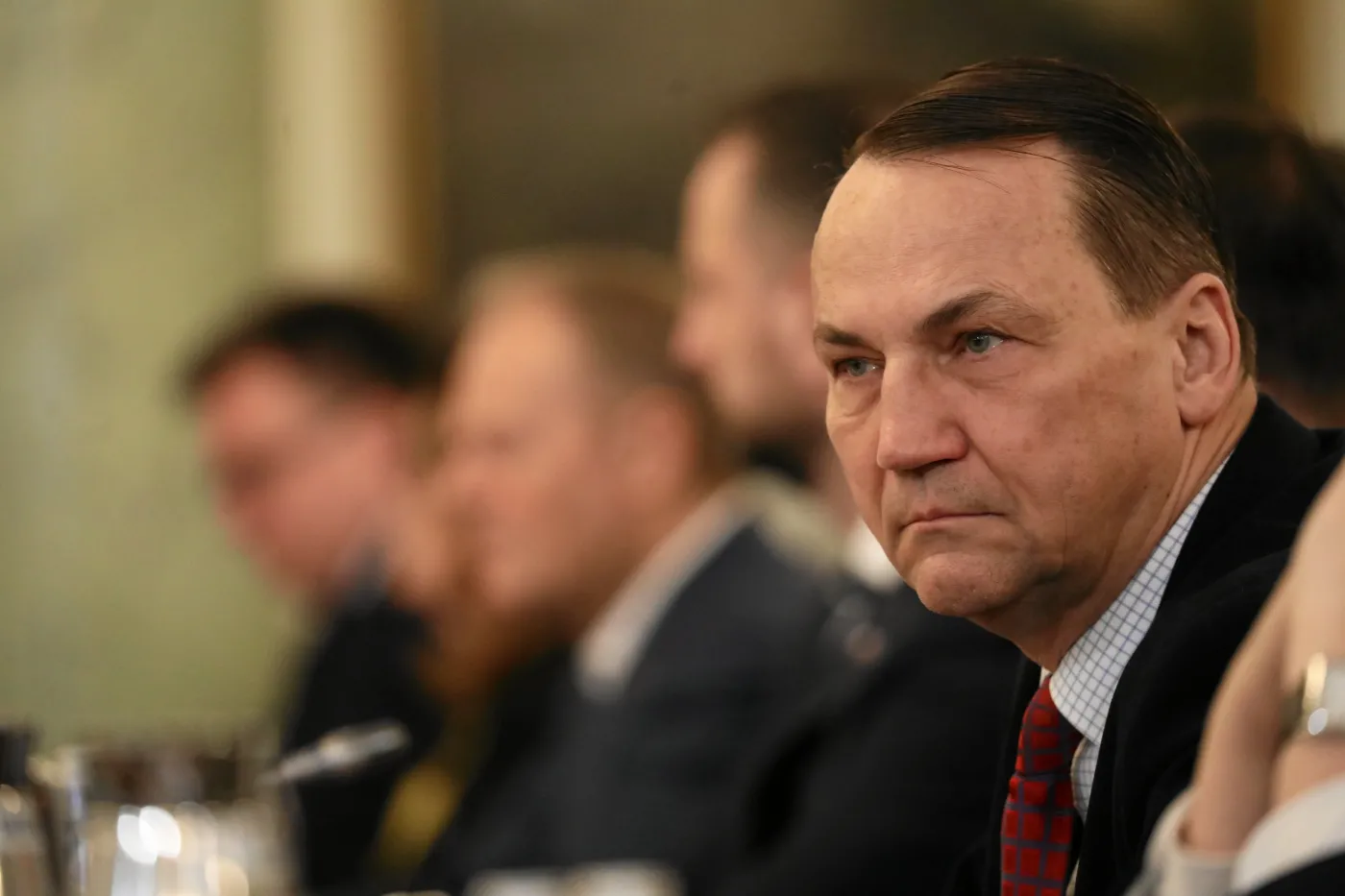 Miotła Sikorskiego poszła w ruch. Pałac prezydencki oburzony