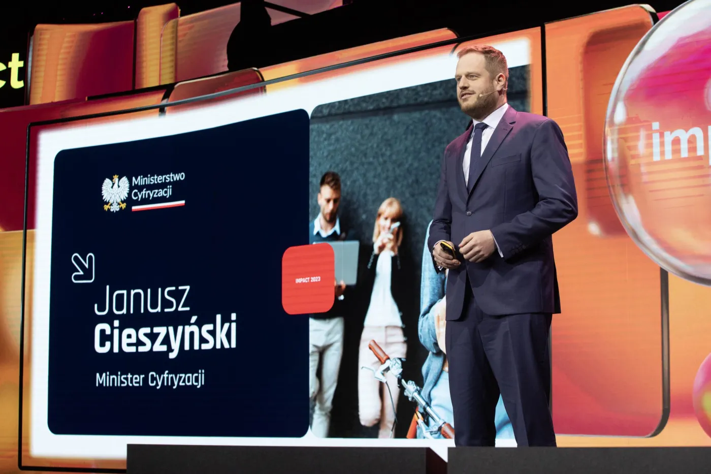 Minister Cieszyński promował się za publiczne pieniądze