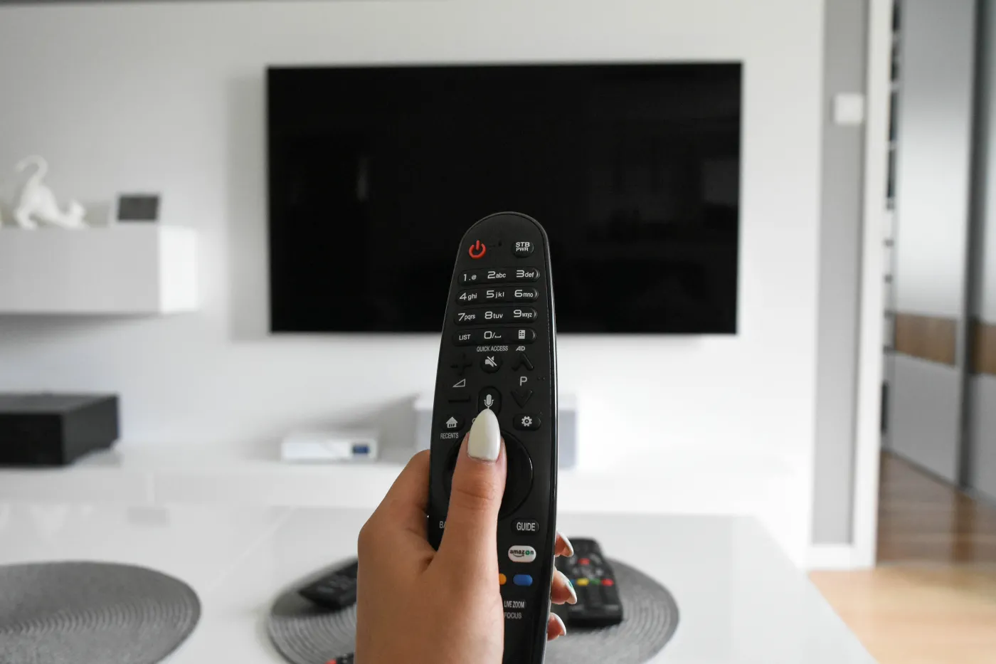 Będziemy płacić więcej za relikt przeszłości. Abonament RTV powróci w 2026 roku