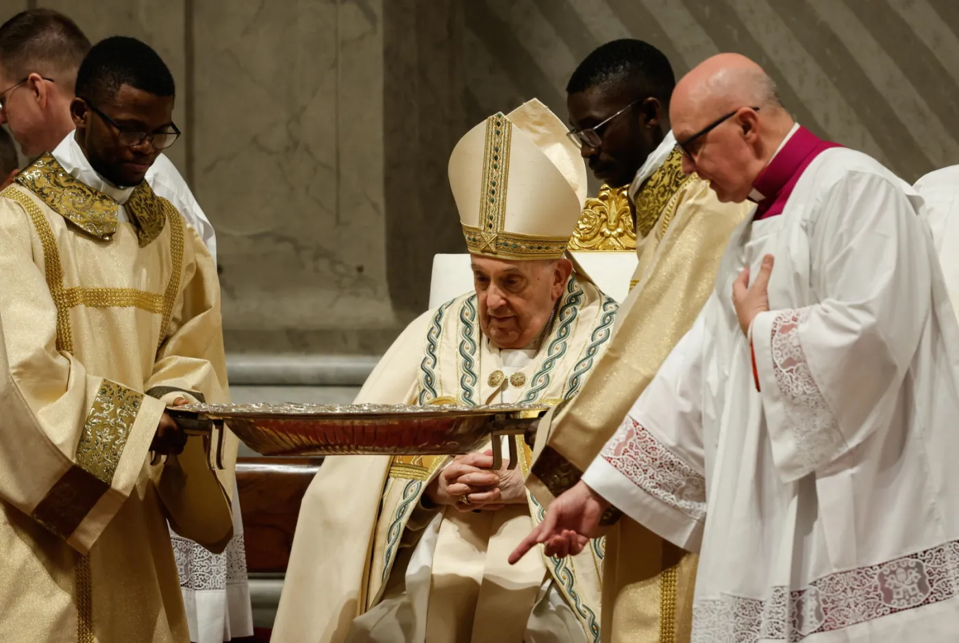 Wigilia Paschalna. Papież przewodził najdłuższej w roku liturgicznym mszy