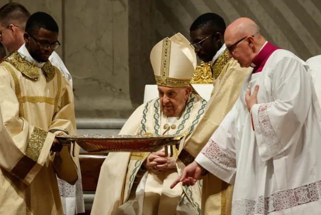 Wigilia Paschalna. Papież przewodził najdłuższej w roku liturgicznym mszy