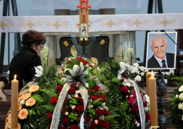 Pogrzeb męża Elżbiety Witek. "Nigdy nie jestem sama" [FOTO]