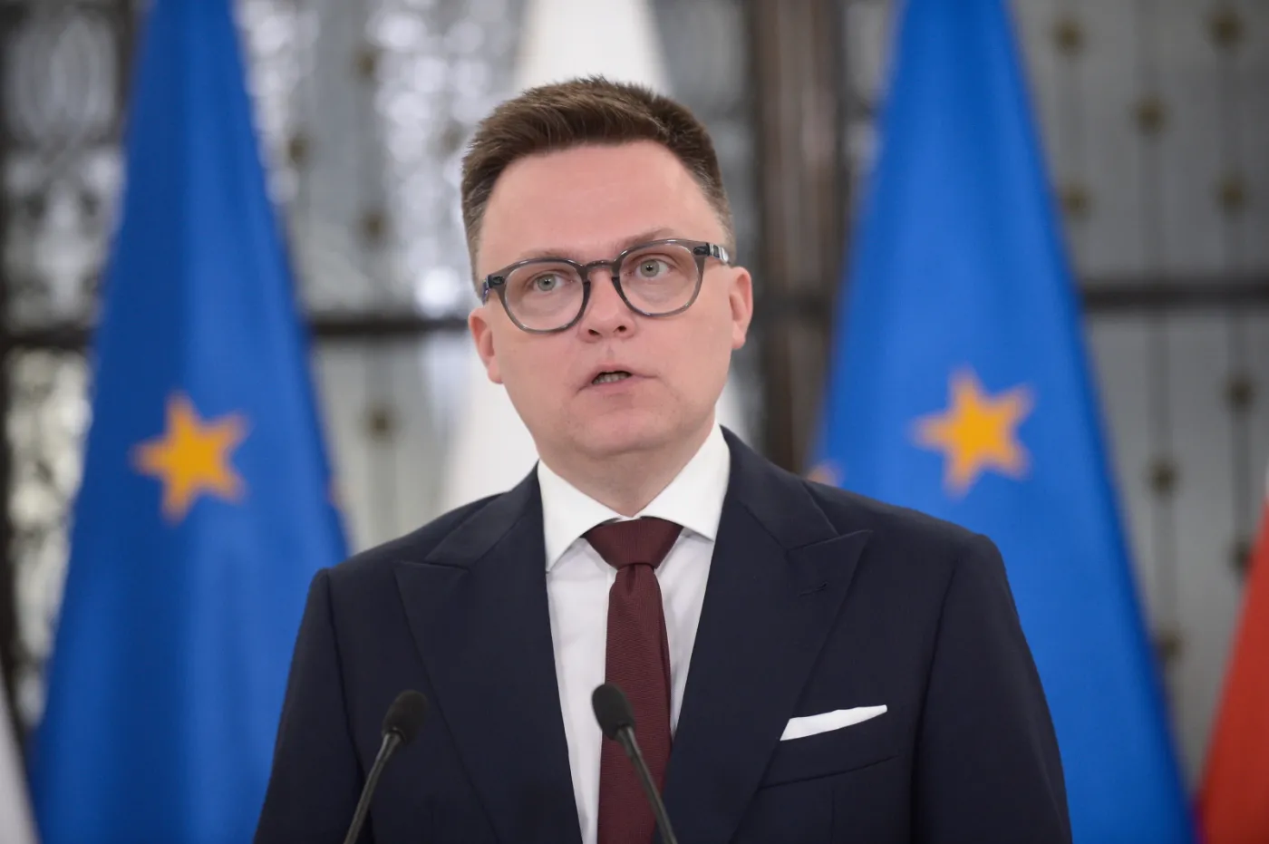 Przedwczesny koniec kariery politycznej Hołowni? TAZ: Polki nie wybaczą zdrady