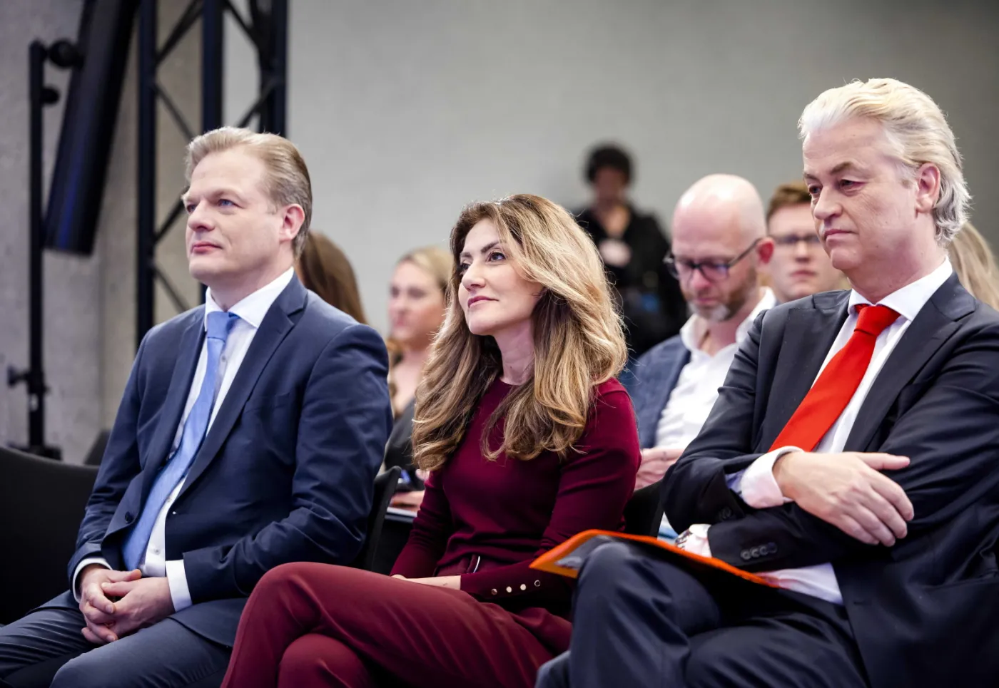 Dutch party leaders reach deal to form right-wing government