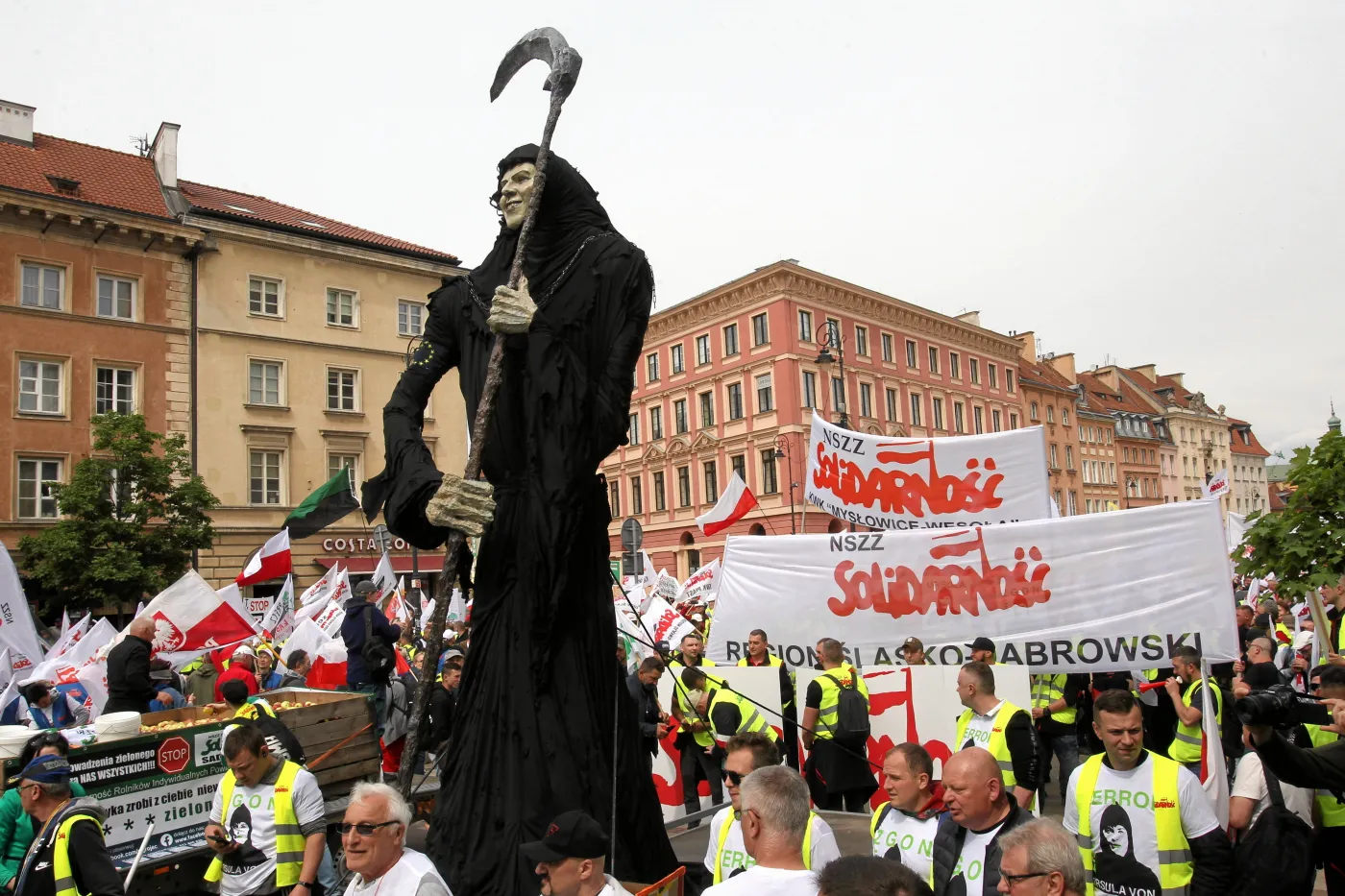 Protest rolników w Warszawie. Policja zamyka kolejne ulice