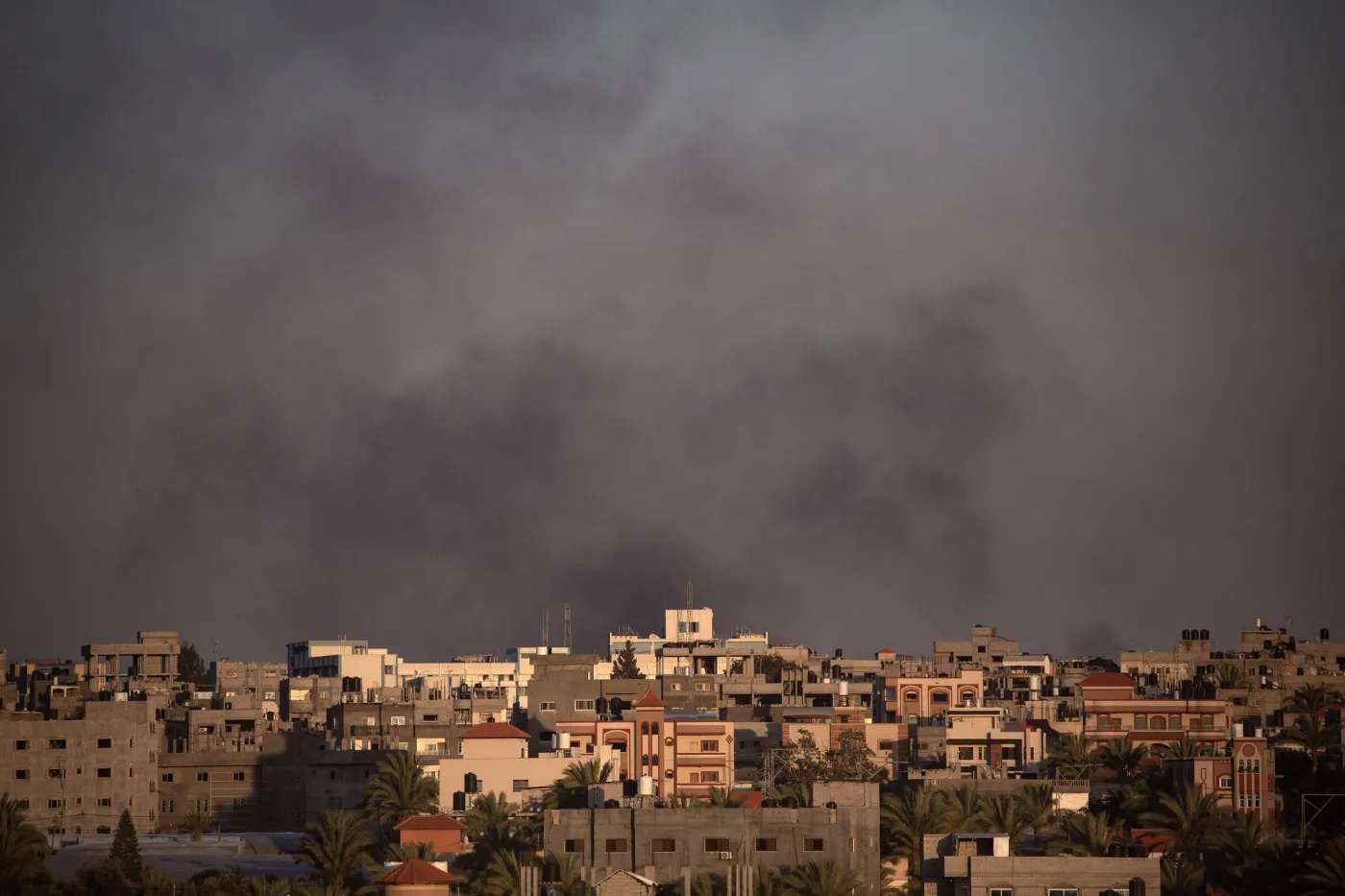 Izrael ignoruje MTS. Ataki powietrzne na Rafah