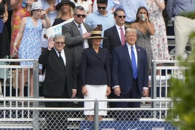 Najmłodszy syn Donalda Trumpa skończył szkołę. Jak wygląda teraz Barron Trump? [FOTO]