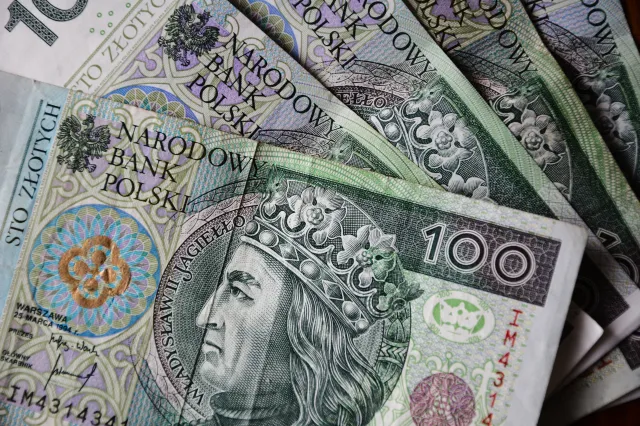 620 zł dodatku. I to bez względu na wiek. Wystarczy złożyć wniosek
