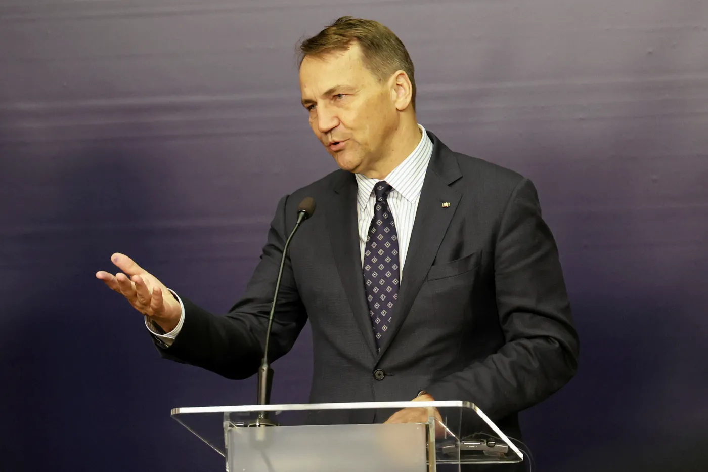 Orban oskarżył Polskę. Mocna odpowiedź Sikorskiego