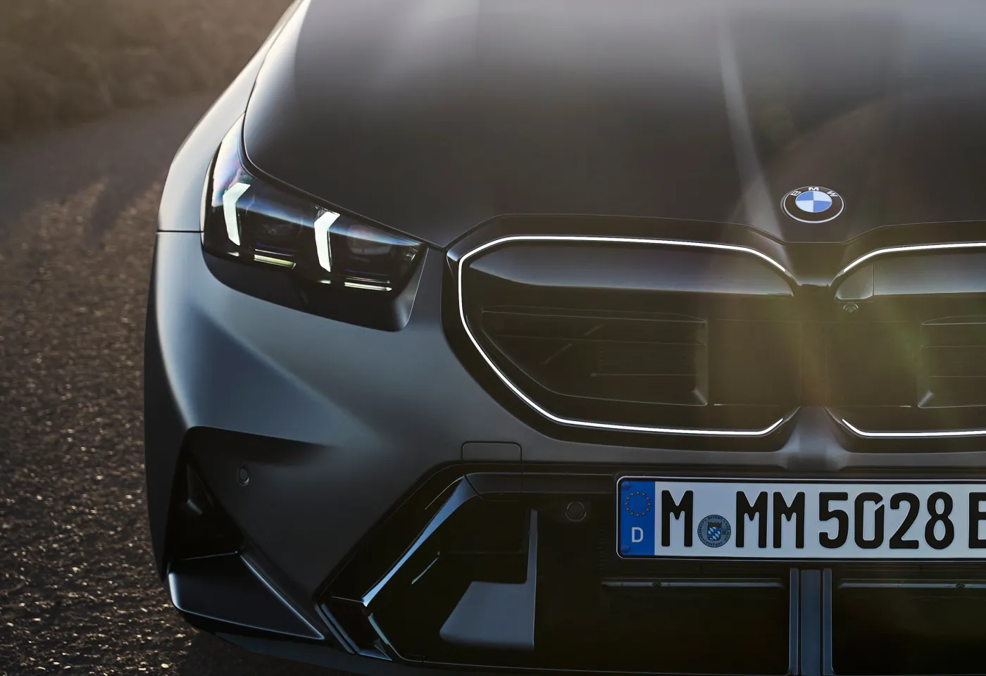 Nowe BMW wjeżdża na rynek. Silnik V8 pod maską i ogromny bagażnik