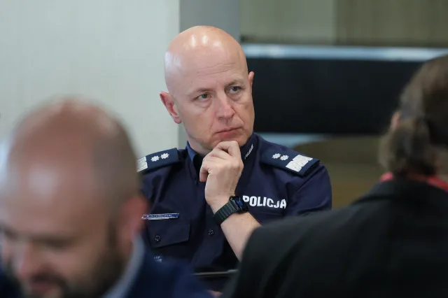 Wybuch granatnika w komendzie. Generał Jarosław Szymczyk usłyszy zarzuty